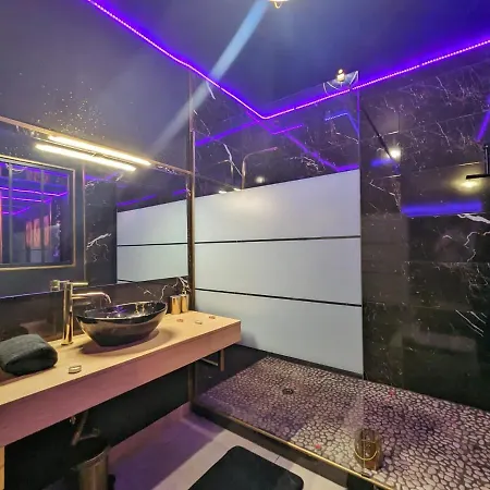 La Gold Jacuzzi & Sauna Prive Liefdeshotel Perpignan