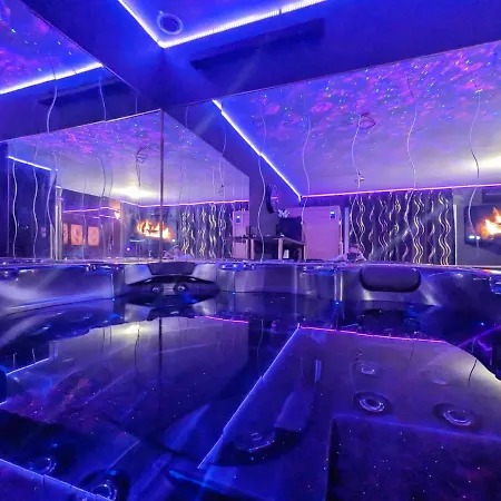 Love hotel La Gold Jacuzzi & Sauna Prive