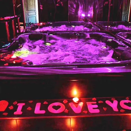 Love hotel La Gold Jacuzzi & Sauna Prive *