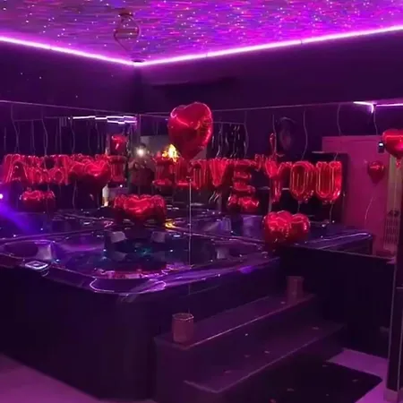 La Gold Jacuzzi & Sauna Prive *