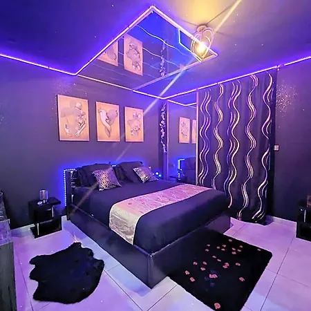La Gold Jacuzzi & Sauna Prive Love hotel Perpignan