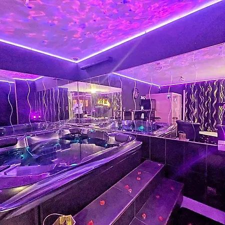 La Gold Jacuzzi & Sauna Prive Love hotel Perpignan