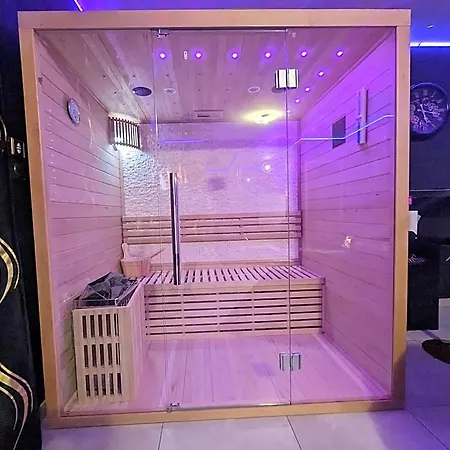 La Gold Jacuzzi & Sauna Prive