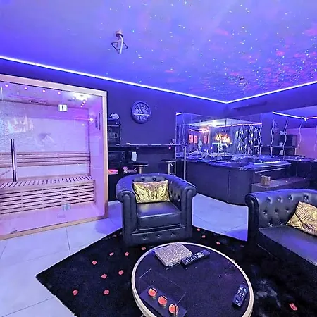 La Gold Jacuzzi & Sauna Prive