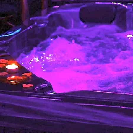 La Gold Jacuzzi & Sauna Prive