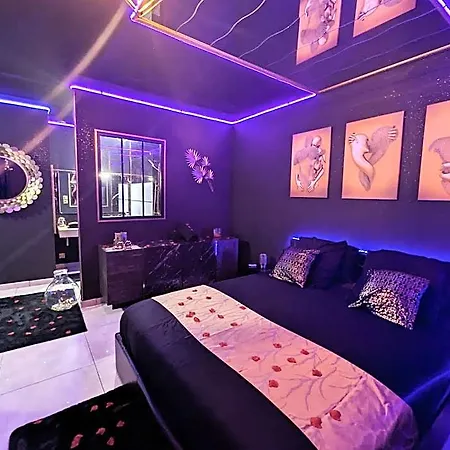 La Gold Jacuzzi & Sauna Prive Love hotel
