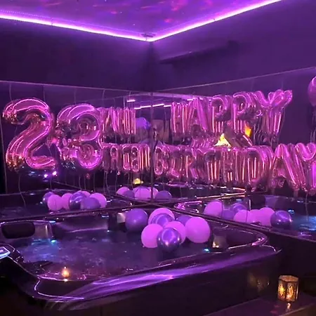 La Gold Jacuzzi & Sauna Prive *