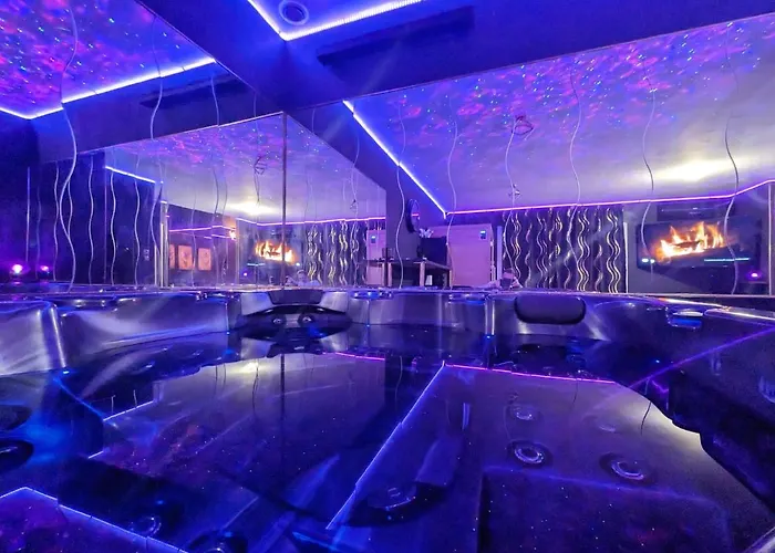 Love hotel La Gold Jacuzzi & Sauna Prive