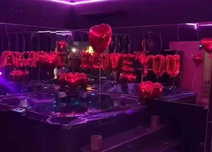 La Gold Jacuzzi & Sauna Prive *